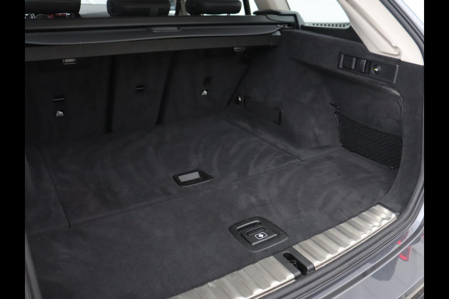 BMW 3 Serie 318i Executive Edition | Sport Line | Trekhaak | Sportstoelen | Carplay | Half leder | Live Cockpit | Navigatie | Climate control | Parkeerhulp