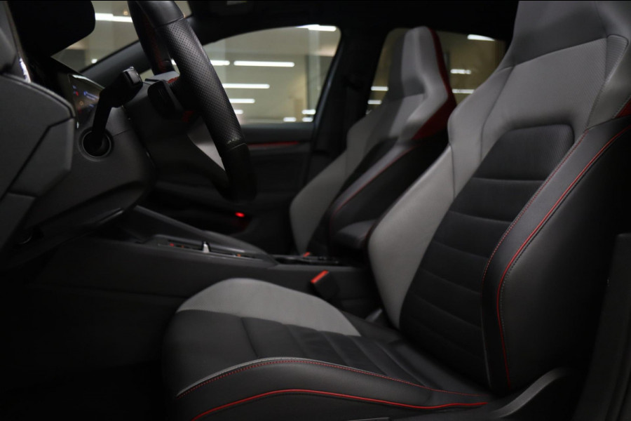 Volkswagen Golf 2.0 TSI GTI CLUBSPORT /PANO/NURBERG/CAM/HUD/IQ-LIGHT/MEMORY/STUURVERWARING/BOMVOLL