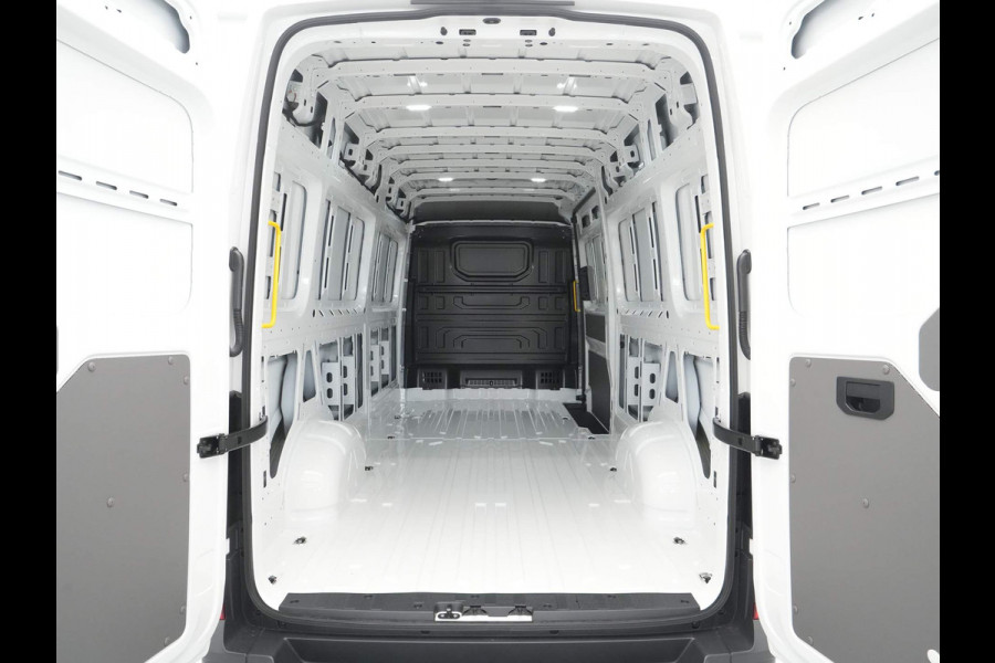 Volkswagen Crafter 2.0 TDI 103kW 140PK GVW 3.5T WB 4490mm L4H3 Trendline BPM vrij! Operational Lease vanaf € 990,-