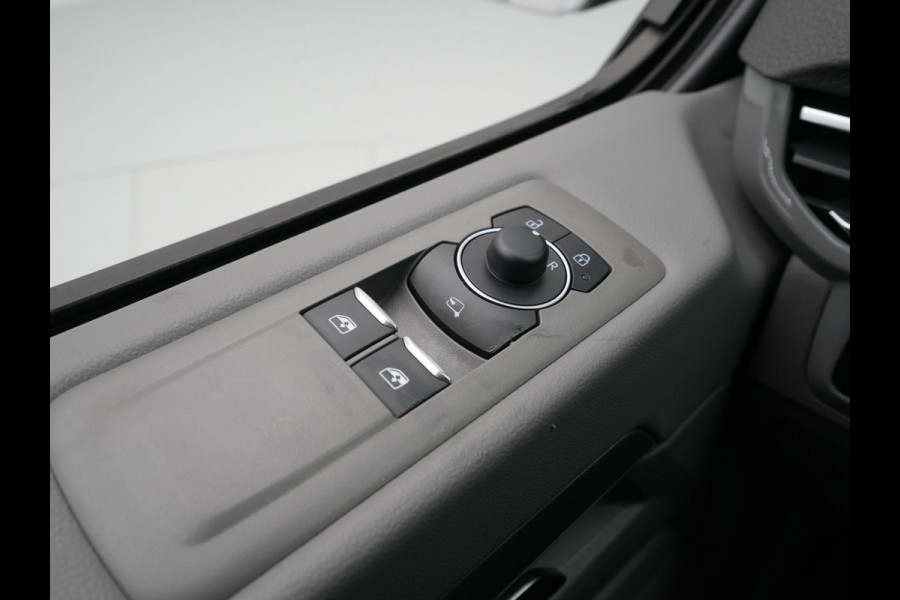Volkswagen Transporter 2.0 TDI 125kW 170PK L2H1 Bulli AUT Intro rijdende demo, kilometerstand loopt op binnenzijde laadruimte is betimmerd