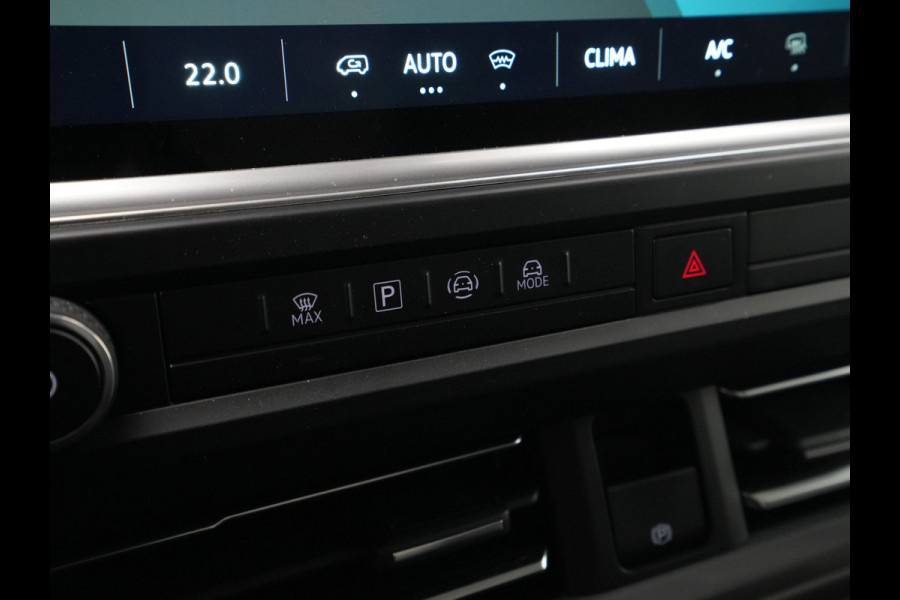 Volkswagen Transporter 2.0 TDI 125kW 170PK L2H1 Bulli AUT Intro rijdende demo, kilometerstand loopt op binnenzijde laadruimte is betimmerd
