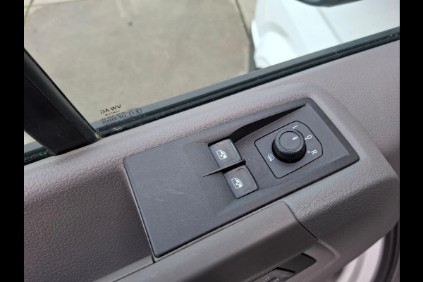 Volkswagen Crafter 35 2.0 TDI L3H3 Trendline IMPERIAL  / TREKHAAK / EURO 6 / NAP / CAMERA