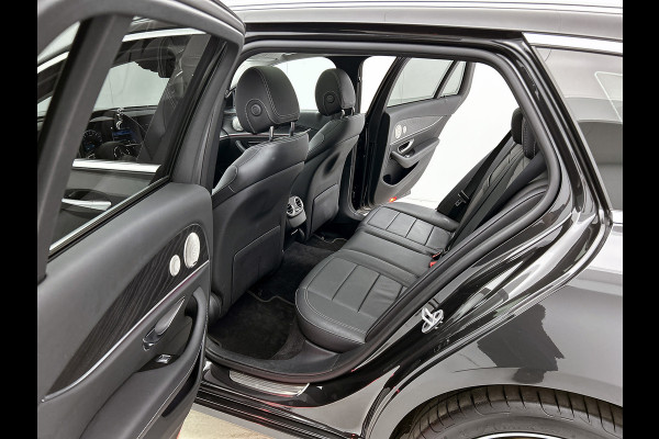 Mercedes-Benz E-Klasse Estate 300 e Business Solution AMG | Panoramadak | Wide screen | Navigatie | Elect. bedinebare voor stoelen met geheugen | Parking support met camera achter | Inclusief 24 maanden Mercedes-Benz Certified garantie voor Europa.