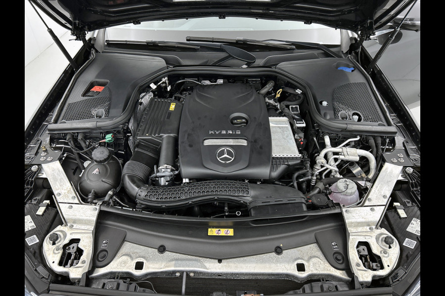Mercedes-Benz E-Klasse Estate 300 e Business Solution AMG | Panoramadak | Wide screen | Navigatie | Elect. bedinebare voor stoelen met geheugen | Parking support met camera achter | Inclusief 24 maanden Mercedes-Benz Certified garantie voor Europa.