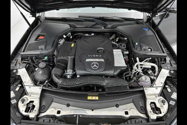 Mercedes-Benz E-Klasse Estate 300 e Business Solution AMG | Panoramadak | Wide screen | Navigatie | Elect. bedinebare voor stoelen met geheugen | Parking support met camera achter | Inclusief 24 maanden Mercedes-Benz Certified garantie voor Europa.