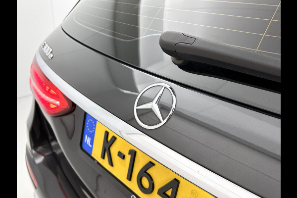 Mercedes-Benz E-Klasse Estate 300 e Business Solution AMG | Panoramadak | Wide screen | Navigatie | Elect. bedinebare voor stoelen met geheugen | Parking support met camera achter | Inclusief 24 maanden Mercedes-Benz Certified garantie voor Europa.