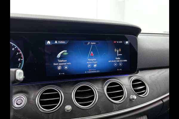 Mercedes-Benz E-Klasse Estate 300 e Business Solution AMG | Panoramadak | Wide screen | Navigatie | Elect. bedinebare voor stoelen met geheugen | Parking support met camera achter | Inclusief 24 maanden Mercedes-Benz Certified garantie voor Europa.