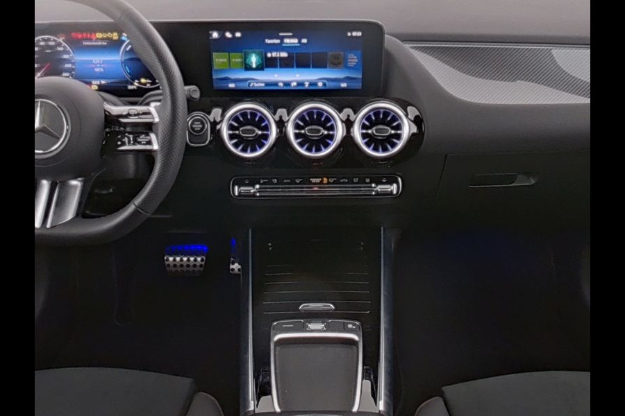 Mercedes-Benz GLA 250 e AMG Line | AMG Line Premium Plus | Night Pakket | 11kW Laden | Stuur en Stoelverwarming | Panorama Schuif-Kanteldak | Inclusief 24 maanden MB Certified garantie voor Europa.
