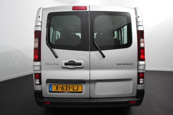 Renault Trafic Passenger 1.6 dCi Grand Authentique Energy incl. BPM/ BTW  L2H1 8 persoons !  Navigatie Airco voor en achter Parkeer sensoren Cruise Control Bumpers in kleur