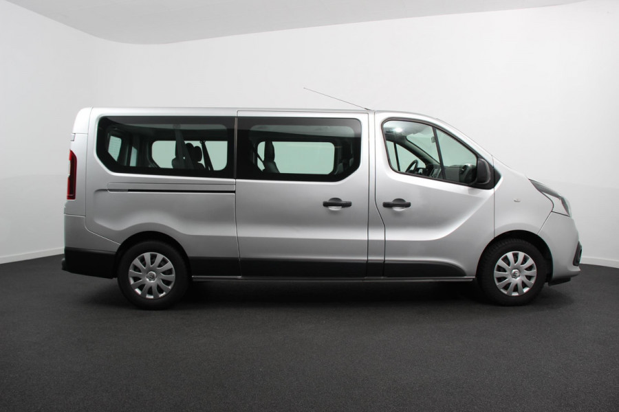 Renault Trafic Passenger 1.6 dCi Grand Authentique Energy incl. BPM/ BTW  L2H1 8 persoons !  Navigatie Airco voor en achter Parkeer sensoren Cruise Control Bumpers in kleur