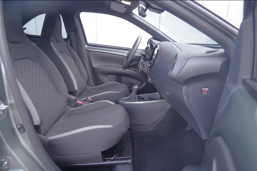 Toyota Aygo X 1.0 VVT-i S-CVT first / Camera / Carplay / Climate / Stoelverw. / Adaptieve Cruise