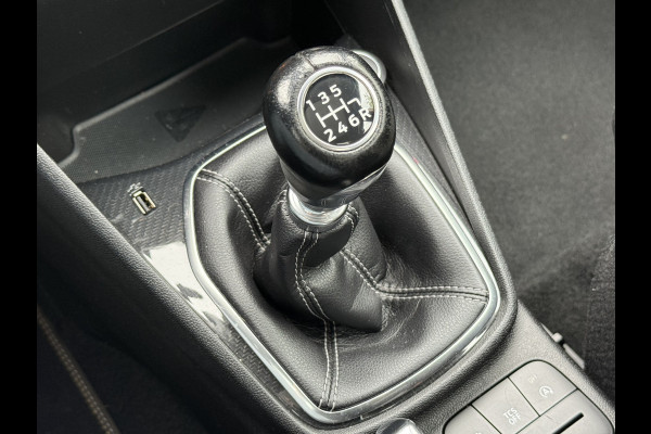 Ford Fiesta BWJ 2018 | 1.0T 100PK Active First Ed | PANO | CLIMA | NAVI | SPORTSTOELEN | CRUISE | TREKHAAK | PDC |