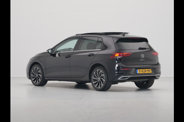 Volkswagen Golf 1.4 eHybrid 204pk Panorama Navi via app Camera Side assist 338