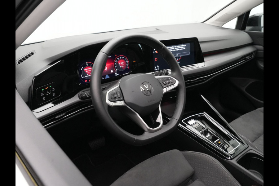 Volkswagen Golf 1.4 eHybrid 204pk Panorama Navi via app Camera Side assist 338