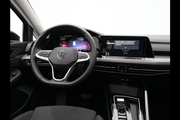 Volkswagen Golf 1.4 eHybrid 204pk Panorama Navi via app Camera Side assist 338