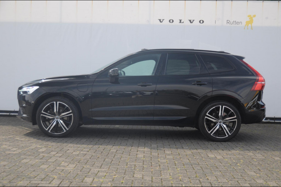 Volvo XC60 T6 340PK Automaat Recharge AWD R-Design / Cruise control / Harman Kardon Audio / Elektrische achterklep / Apple carplay / parkeersensoren met camera / Elektrische stoelen / Panoramadak / Sportstoelen / Stoel - en stuurwielverwarming / Keyless entry