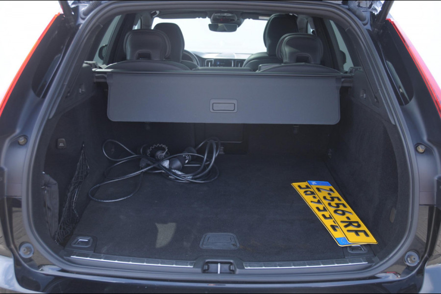 Volvo XC60 T6 340PK Automaat Recharge AWD R-Design / Cruise control / Harman Kardon Audio / Elektrische achterklep / Apple carplay / parkeersensoren met camera / Elektrische stoelen / Panoramadak / Sportstoelen / Stoel - en stuurwielverwarming / Keyless entry