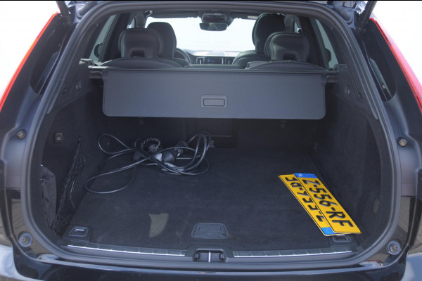 Volvo XC60 T6 340PK Automaat Recharge AWD R-Design / Cruise control / Harman Kardon Audio / Elektrische achterklep / Apple carplay / parkeersensoren met camera / Elektrische stoelen / Panoramadak / Sportstoelen / Stoel - en stuurwielverwarming / Keyless entry