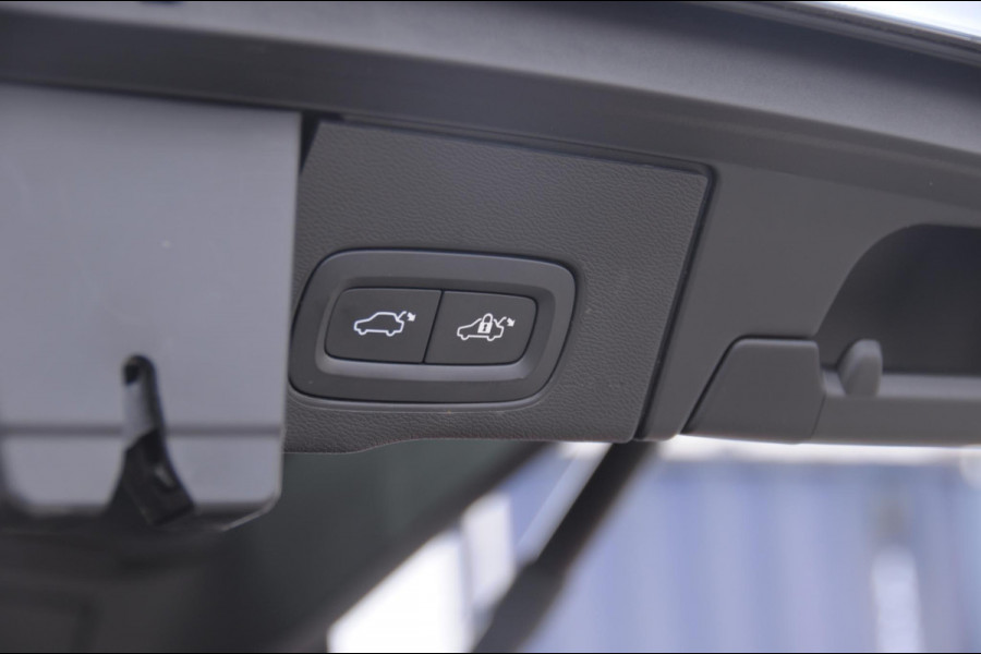 Volvo XC60 T6 340PK Automaat Recharge AWD R-Design / Cruise control / Harman Kardon Audio / Elektrische achterklep / Apple carplay / parkeersensoren met camera / Elektrische stoelen / Panoramadak / Sportstoelen / Stoel - en stuurwielverwarming / Keyless entry