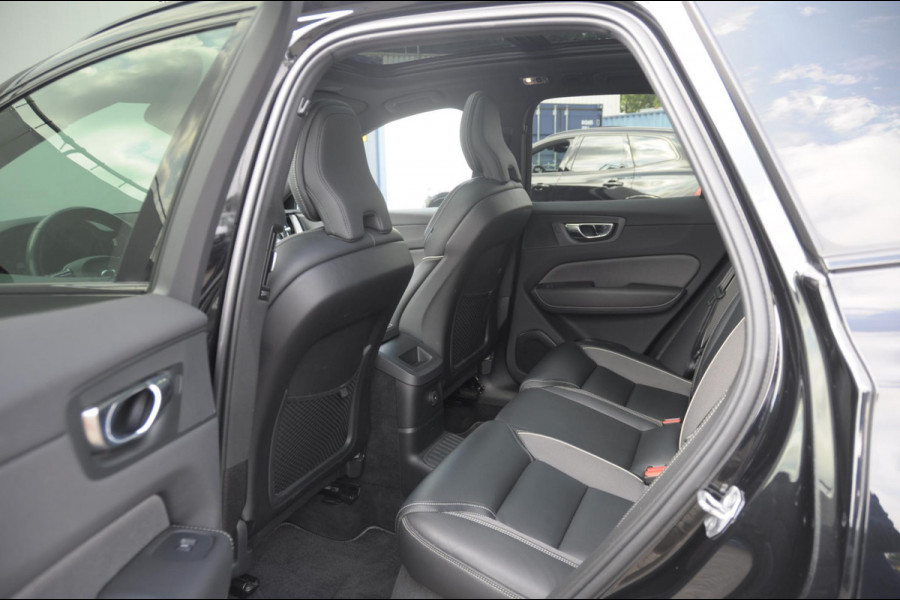 Volvo XC60 T6 340PK Automaat Recharge AWD R-Design / Cruise control / Harman Kardon Audio / Elektrische achterklep / Apple carplay / parkeersensoren met camera / Elektrische stoelen / Panoramadak / Sportstoelen / Stoel - en stuurwielverwarming / Keyless entry