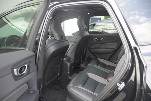 Volvo XC60 T6 340PK Automaat Recharge AWD R-Design / Cruise control / Harman Kardon Audio / Elektrische achterklep / Apple carplay / parkeersensoren met camera / Elektrische stoelen / Panoramadak / Sportstoelen / Stoel - en stuurwielverwarming / Keyless entry