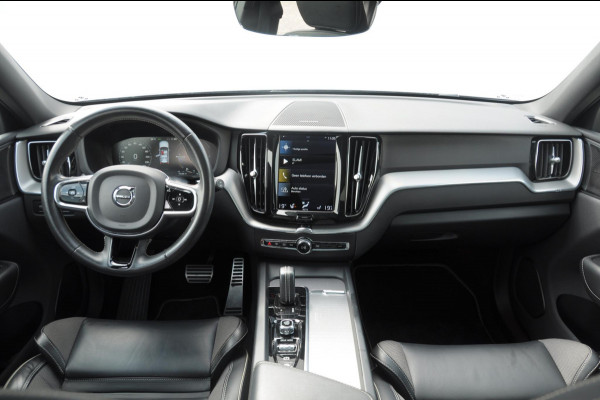Volvo XC60 T6 340PK Automaat Recharge AWD R-Design / Cruise control / Harman Kardon Audio / Elektrische achterklep / Apple carplay / parkeersensoren met camera / Elektrische stoelen / Panoramadak / Sportstoelen / Stoel - en stuurwielverwarming / Keyless entry