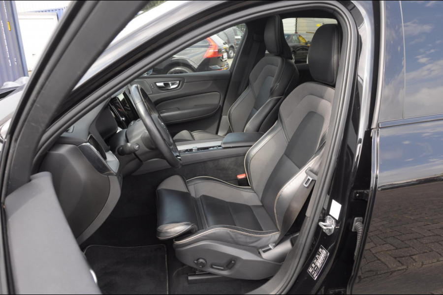 Volvo XC60 T6 340PK Automaat Recharge AWD R-Design / Cruise control / Harman Kardon Audio / Elektrische achterklep / Apple carplay / parkeersensoren met camera / Elektrische stoelen / Panoramadak / Sportstoelen / Stoel - en stuurwielverwarming / Keyless entry