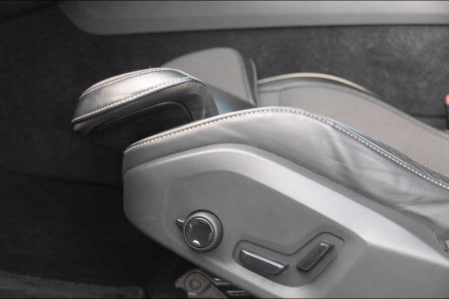 Volvo XC60 T6 340PK Automaat Recharge AWD R-Design / Cruise control / Harman Kardon Audio / Elektrische achterklep / Apple carplay / parkeersensoren met camera / Elektrische stoelen / Panoramadak / Sportstoelen / Stoel - en stuurwielverwarming / Keyless entry