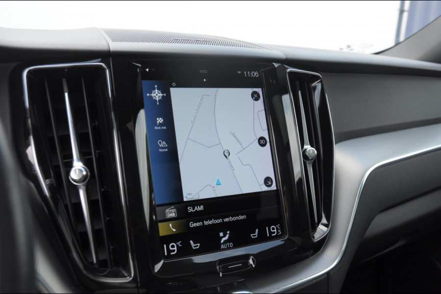 Volvo XC60 T6 340PK Automaat Recharge AWD R-Design / Cruise control / Harman Kardon Audio / Elektrische achterklep / Apple carplay / parkeersensoren met camera / Elektrische stoelen / Panoramadak / Sportstoelen / Stoel - en stuurwielverwarming / Keyless entry