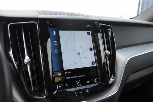 Volvo XC60 T6 340PK Automaat Recharge AWD R-Design / Cruise control / Harman Kardon Audio / Elektrische achterklep / Apple carplay / parkeersensoren met camera / Elektrische stoelen / Panoramadak / Sportstoelen / Stoel - en stuurwielverwarming / Keyless entry