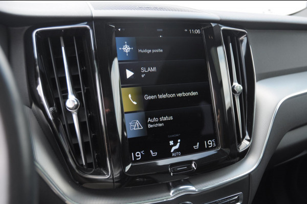 Volvo XC60 T6 340PK Automaat Recharge AWD R-Design / Cruise control / Harman Kardon Audio / Elektrische achterklep / Apple carplay / parkeersensoren met camera / Elektrische stoelen / Panoramadak / Sportstoelen / Stoel - en stuurwielverwarming / Keyless entry