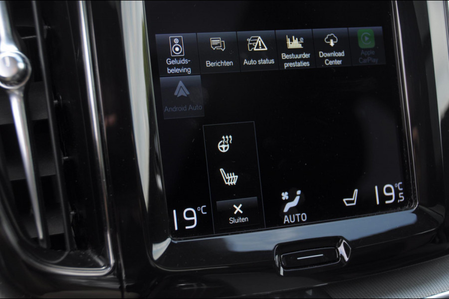 Volvo XC60 T6 340PK Automaat Recharge AWD R-Design / Cruise control / Harman Kardon Audio / Elektrische achterklep / Apple carplay / parkeersensoren met camera / Elektrische stoelen / Panoramadak / Sportstoelen / Stoel - en stuurwielverwarming / Keyless entry
