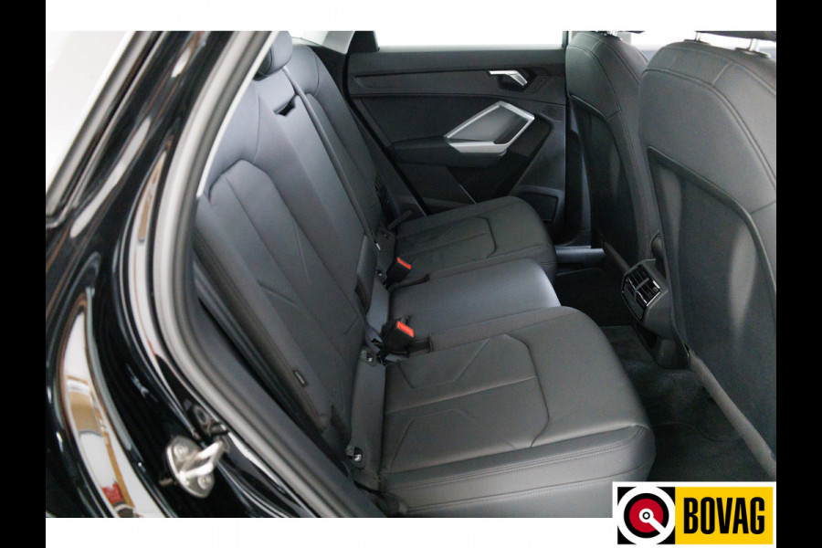 Audi Q3 Sportback 35 TFSI Business Edition 150 PK | Panoramadak | Leer | 360 camera | El. achterklep Stoelverwarming, Navigatie, App-connect, Lane assist, Cruise, Led verlichting, Regensensor