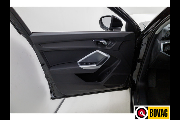Audi Q3 Sportback 35 TFSI Business Edition 150 PK | Panoramadak | Leer | 360 camera | El. achterklep Stoelverwarming, Navigatie, App-connect, Lane assist, Cruise, Led verlichting, Regensensor