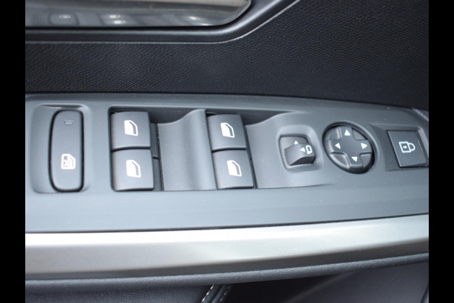 Peugeot 5008 1.2 Hybrid 136 Allure | NAVIGATIE | 360 CAMERA + SENSOREN | E.C.C. | CARPLAY | 7 PERS. | 16.004 KM