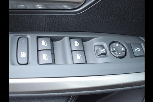Peugeot 5008 1.2 Hybrid 136 Allure | NAVIGATIE | 360 CAMERA + SENSOREN | E.C.C. | CARPLAY | 7 PERS. | 16.004 KM