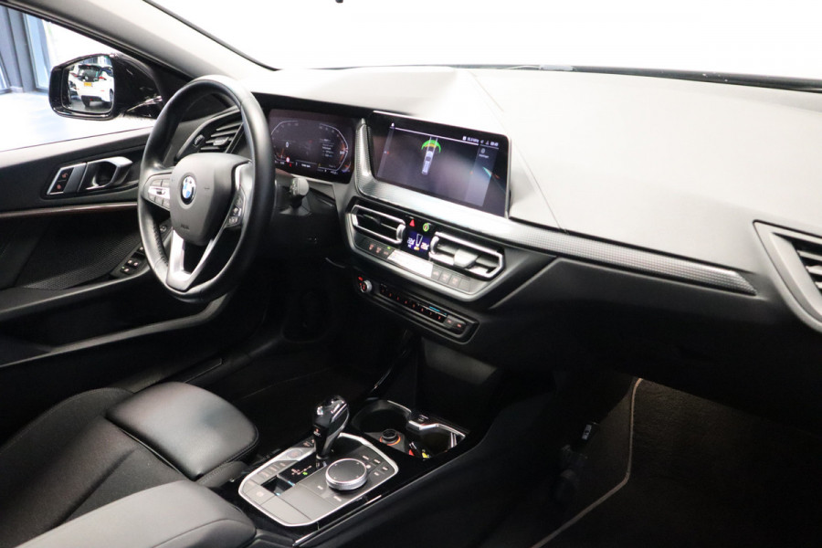 BMW 1-serie 118i Executive Edition 5-deurs Automaat (136pk) Live Cockpit Professional 24 maanden garantie mogelijk (*vraag naar de voorwaarden)