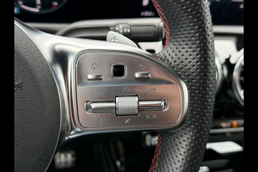 Mercedes-Benz A-Klasse 180 Business Solution AMG | Pano | MBUX | Ambient Light | Camera | Keyless | LED | DAB+
