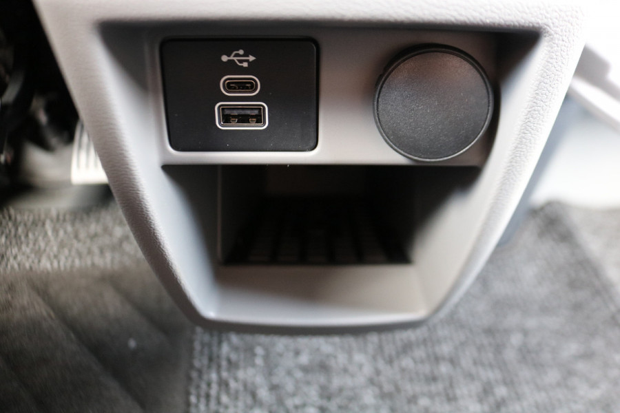 Ford Transit Custom 2.0 TDci L2 H1 Limited Airco Navigatie Apple Carplay (wordt verwacht)