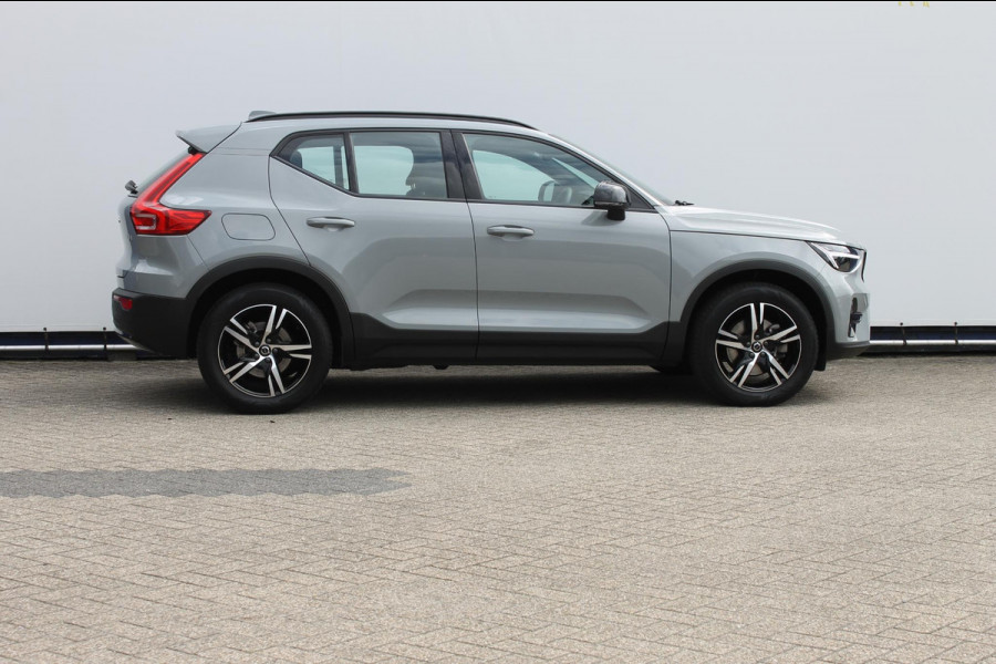 Volvo XC40 B4 211pk Automaat Plus Dark Google infotainment / Adaptieve cruise control / Verwarmbare voorstoelen en stuurwiel / Elektrisch bedienbare bestuurdersstoel met geheugen / Semi elektrisch wegklapbare trekhaak