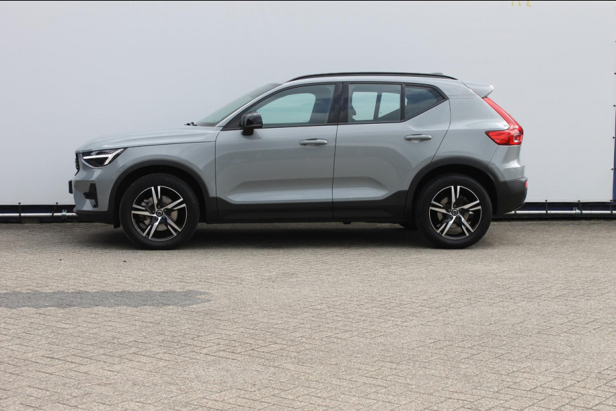 Volvo XC40 B4 211pk Automaat Plus Dark Google infotainment / Adaptieve cruise control / Verwarmbare voorstoelen en stuurwiel / Elektrisch bedienbare bestuurdersstoel met geheugen / Semi elektrisch wegklapbare trekhaak