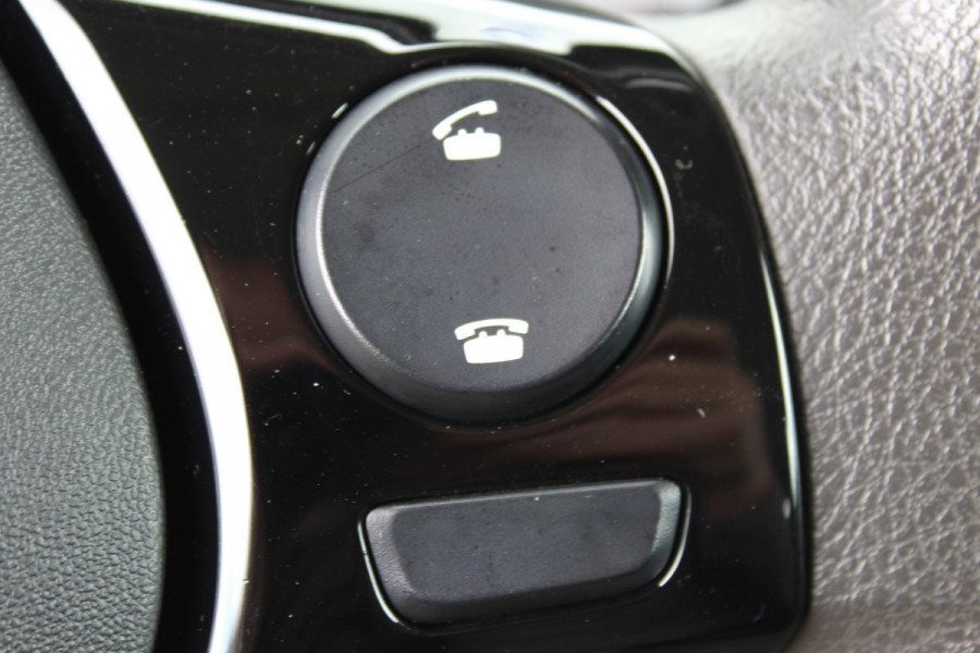 Toyota Aygo 1.0-70pk VVT-i x-fun 5drs. Keurige Toyota Aygo 5drs. Slechts 24,- wegenbelasting per mnd.  Airco, metallic lak, 5 deuren, ABS/ESP, telefoonvoorb., USB, elektr. ramen voor, centr. vergr. afst. bed.