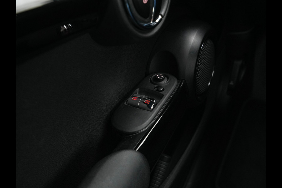 MINI Mini Electric Basic 33 kWh [ 3-Fase ] (INCL-BTW) Aut. *FULL-LED | SPORT-SEATS | NAVI-FULLMAP | DIGI-COCKPIT | DAB+ | ECC | CCS-FASTLOADER | UNION-JACK-LIGHTS | CRUISE | AMBIENT-LIGHT | 16''ALU*