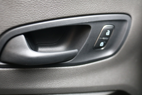 Ford Transit 2.0 TDCI 130pk L2 H2 DC Trend Airco Trekhaak Navigatie Camera