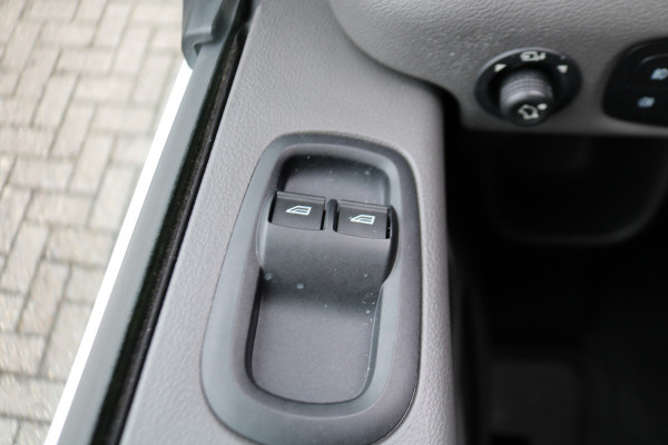 Ford Transit 2.0 TDCI 130pk L2 H2 DC Trend Airco Trekhaak Navigatie Camera