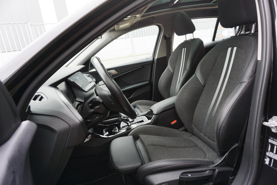 BMW 1-serie 118i 140PK Automaat Sport-line/Panodak/Camera/ Parking Pack