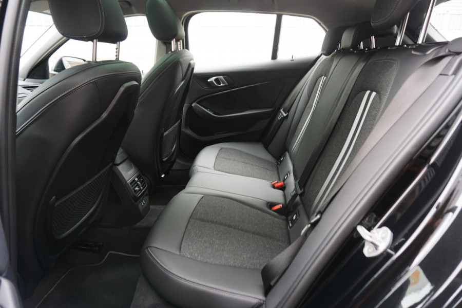 BMW 1-serie 118i 140PK Automaat Sport-line/Panodak/Camera/ Parking Pack