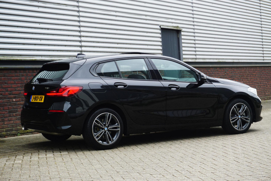 BMW 1-serie 118i 140PK Automaat Sport-line/Panodak/Camera/ Parking Pack