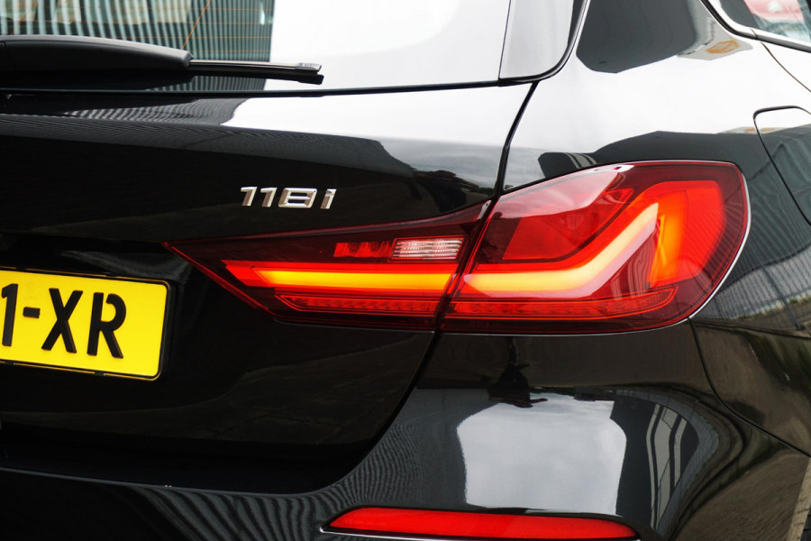 BMW 1-serie 118i 140PK Automaat Sport-line/Panodak/Camera/ Parking Pack