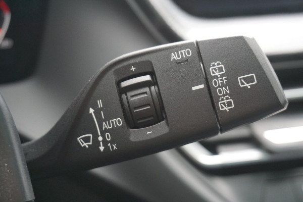 BMW 1-serie 118i 140PK Automaat Sport-line/Panodak/Camera/ Parking Pack